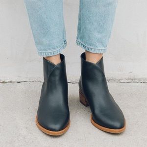 SOLUDOS Venetian Leather Bootie